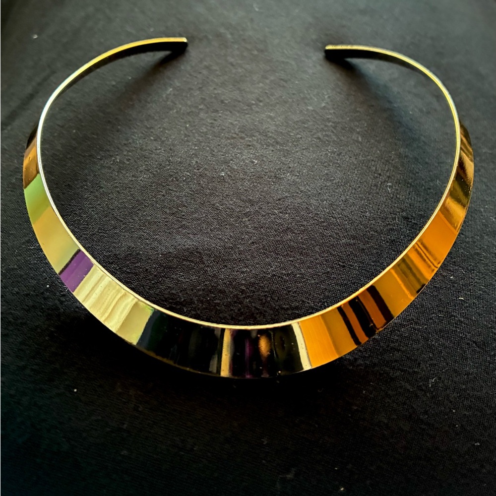 Elegant Gold Choker Necklace